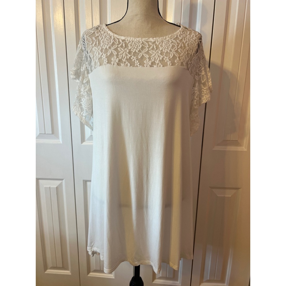 Emerald White Floral Lace Yoke Tunic Top Flutter Sleeve Plus 1X ETK-7137